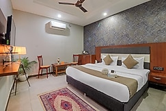 D Homage - A Boutique Stay @ 100 Mtrs from ISBT, Dehradun