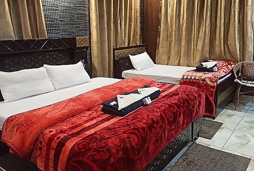 Gayatri Niwas Luxury Private room, Ensuit Bathroom