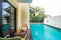 Staymaster Abira - 3 BR Huge Pool Nr Anjuna Beach, Goa