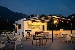 8BHK Homestay Rooftop Games Bonefire Party Barbecue WFH, Dehradun