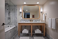Wakea Waikiki Beach, LXR Hotels & Resorts by Hilton, Honolulu