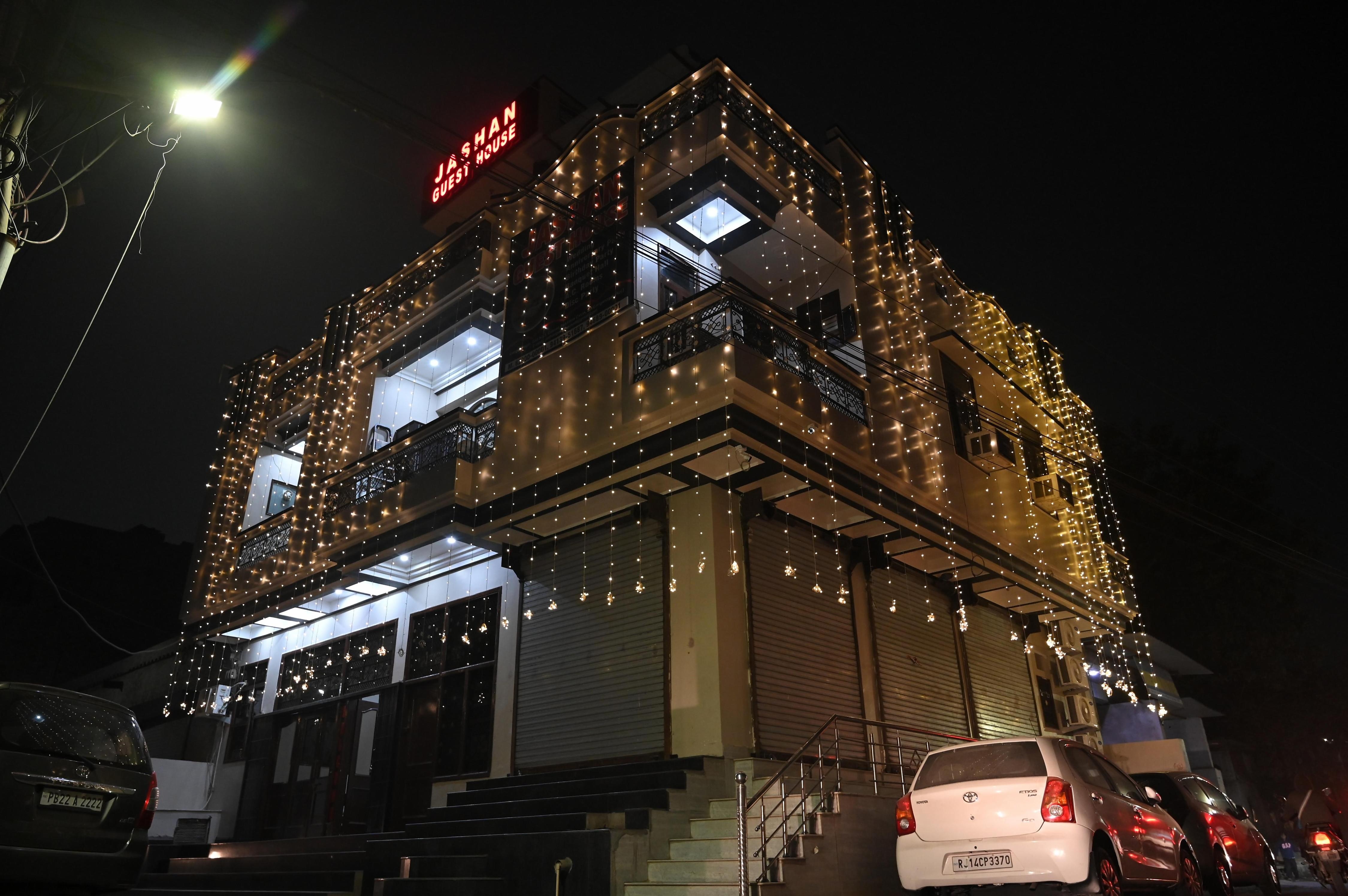 Jashan guest house - Tap to explore photos