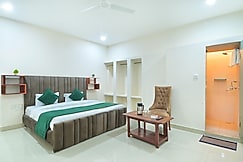 Hotel Chowdhry @ New Delhi Railway Station (2 minutes walk), Delhi