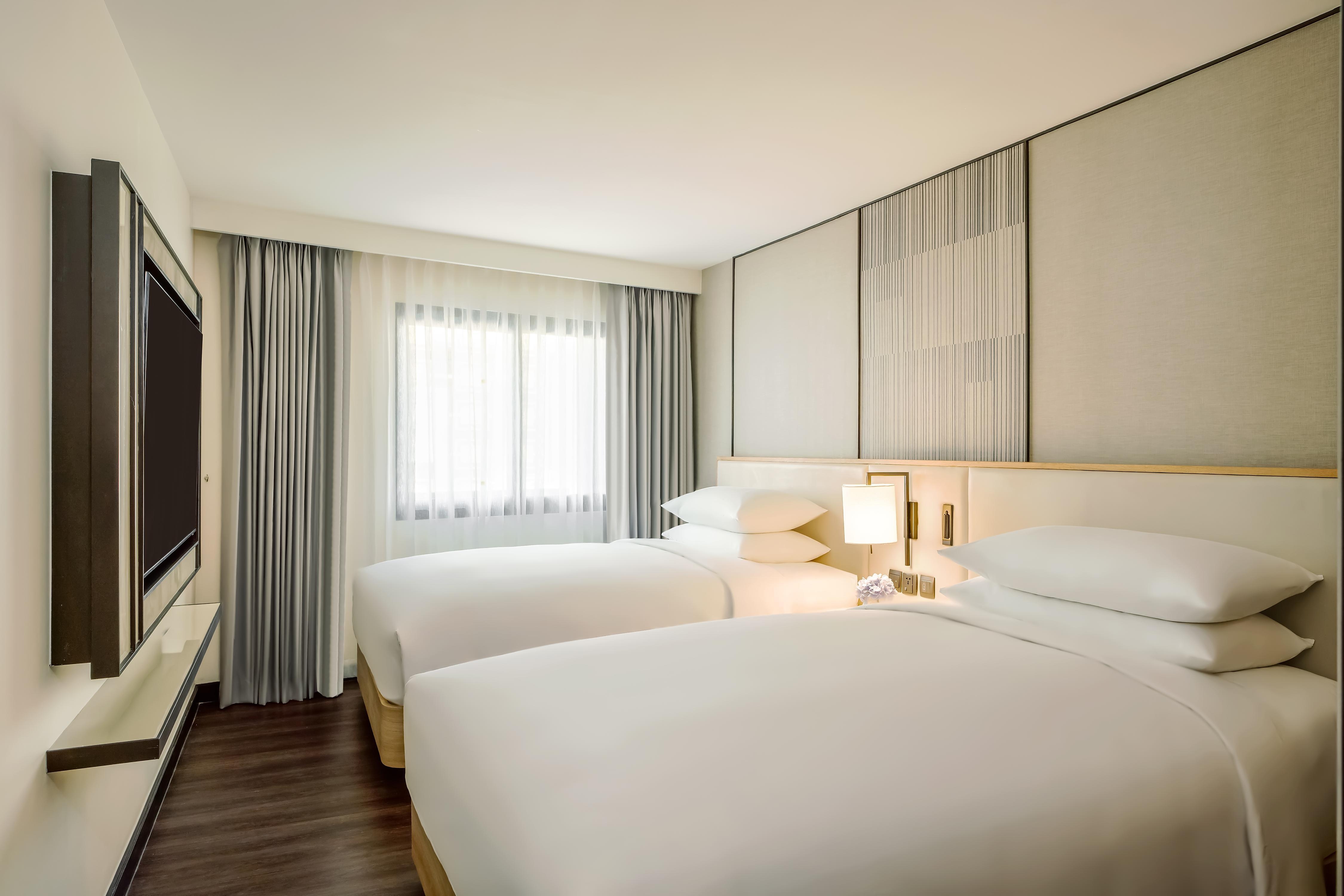 Marriott Executive Apartments Bangkok, Sukhumvit 50 - Tap to explore photos