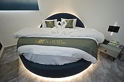 HOTEL LA LUXURY, Surat