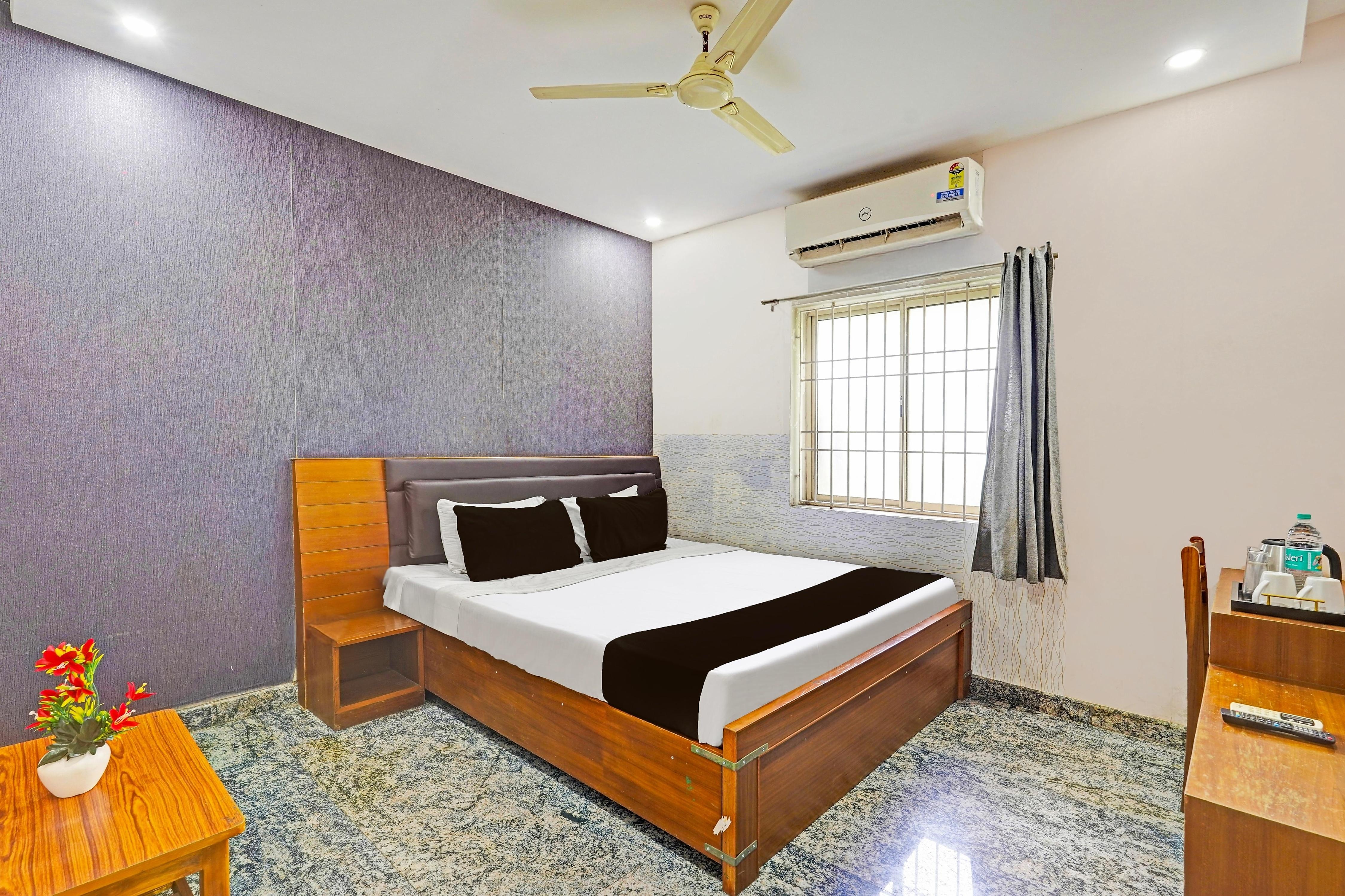 Super Hotel O Perumbakkam - Tap to explore photos