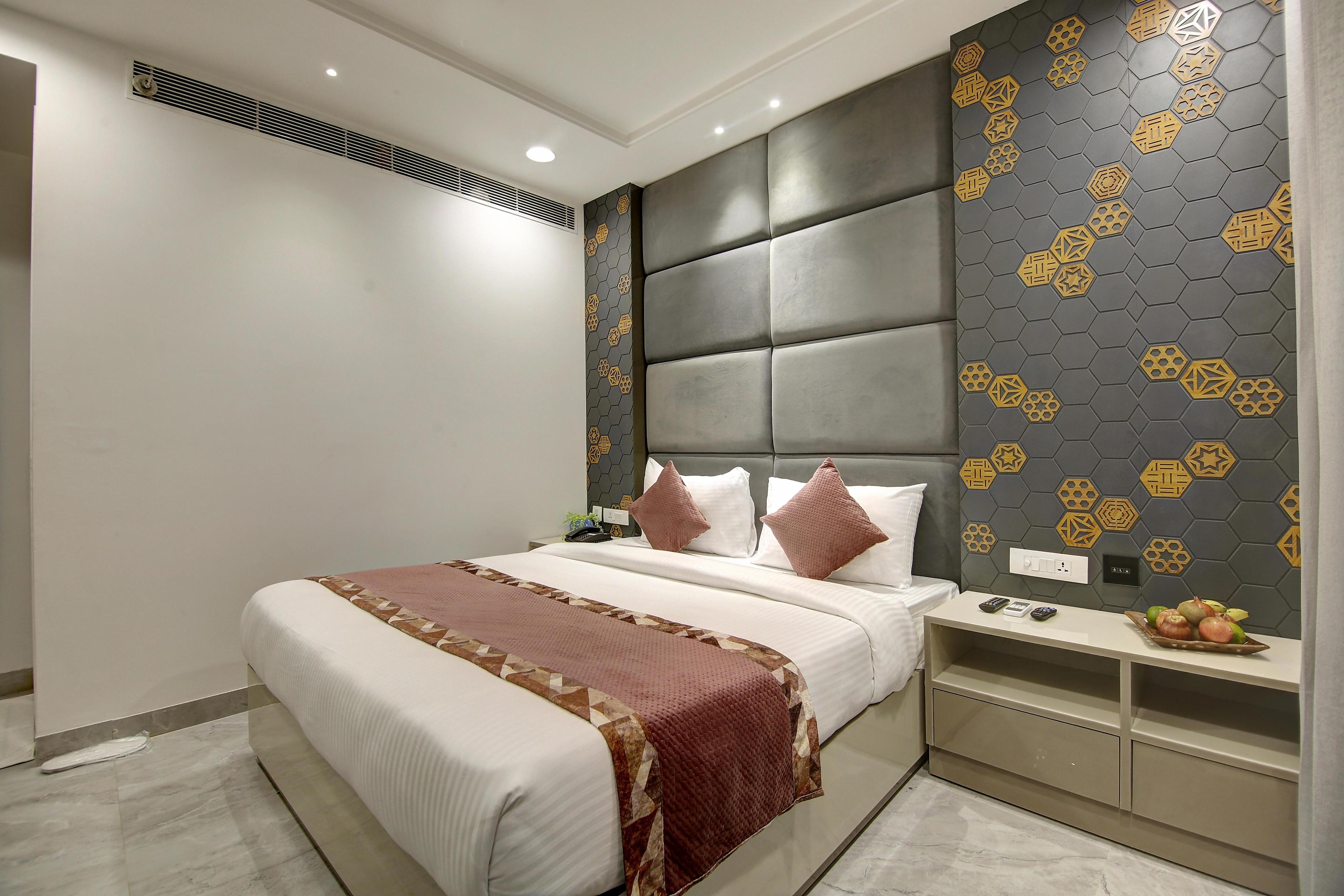 Hotel Kaca in by Haveliya Hotels - Tap to explore photos