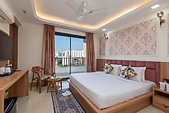 Qotel Signature - Golf Course Road & Sector 53, Gurgaon