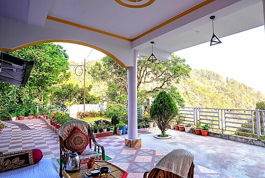 Nature's Vibe Homestay Nainital near Kainchi Dham