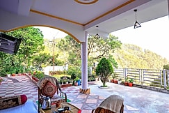 Nature's Vibe Homestay Nainital near Kainchi Dham, Bhowali