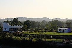 Jera farmhouse and lakeside stay, Banswara