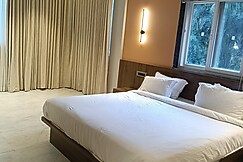 The Silver Palm, Trimbak