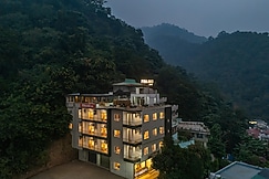 Perfectstayz Premium Pinaaki - Ganges view, Rishikesh
