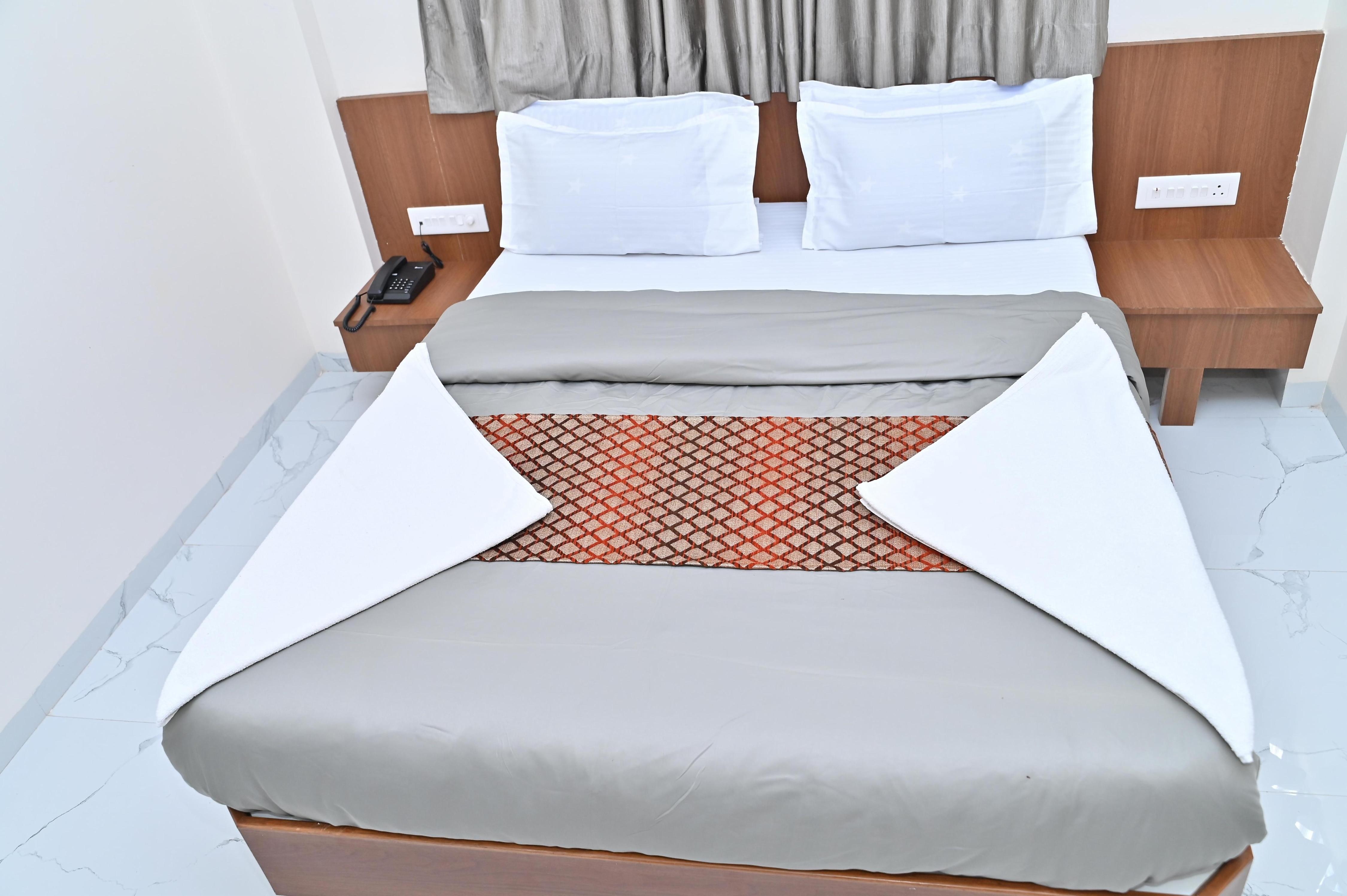 Hotel Sai Sneha - Tap to explore photos