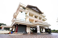 De Royale Montana Hotel and Resort, Belur