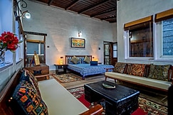 Himalayan Luxe Homestead | Pottery/Baking/Workshop, Mukteshwar