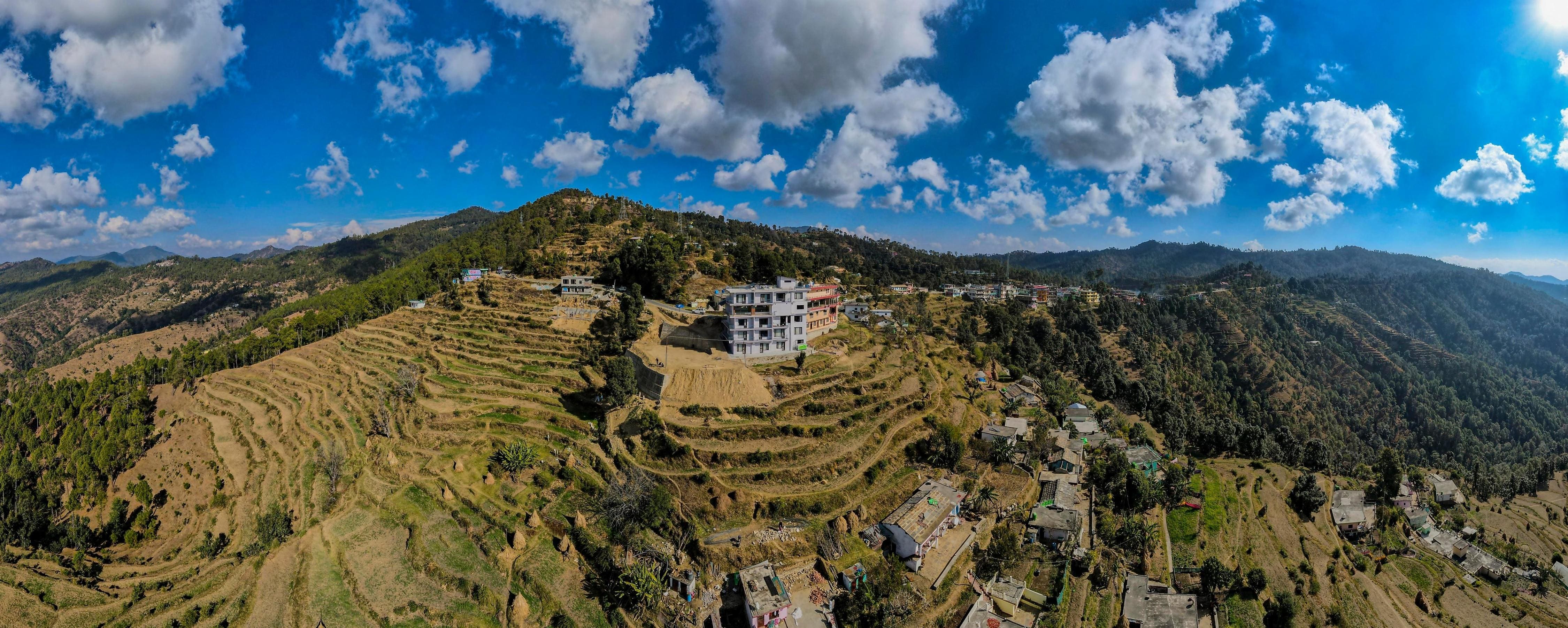 Hotel himalaya Cedar Artola - Tap to explore photos