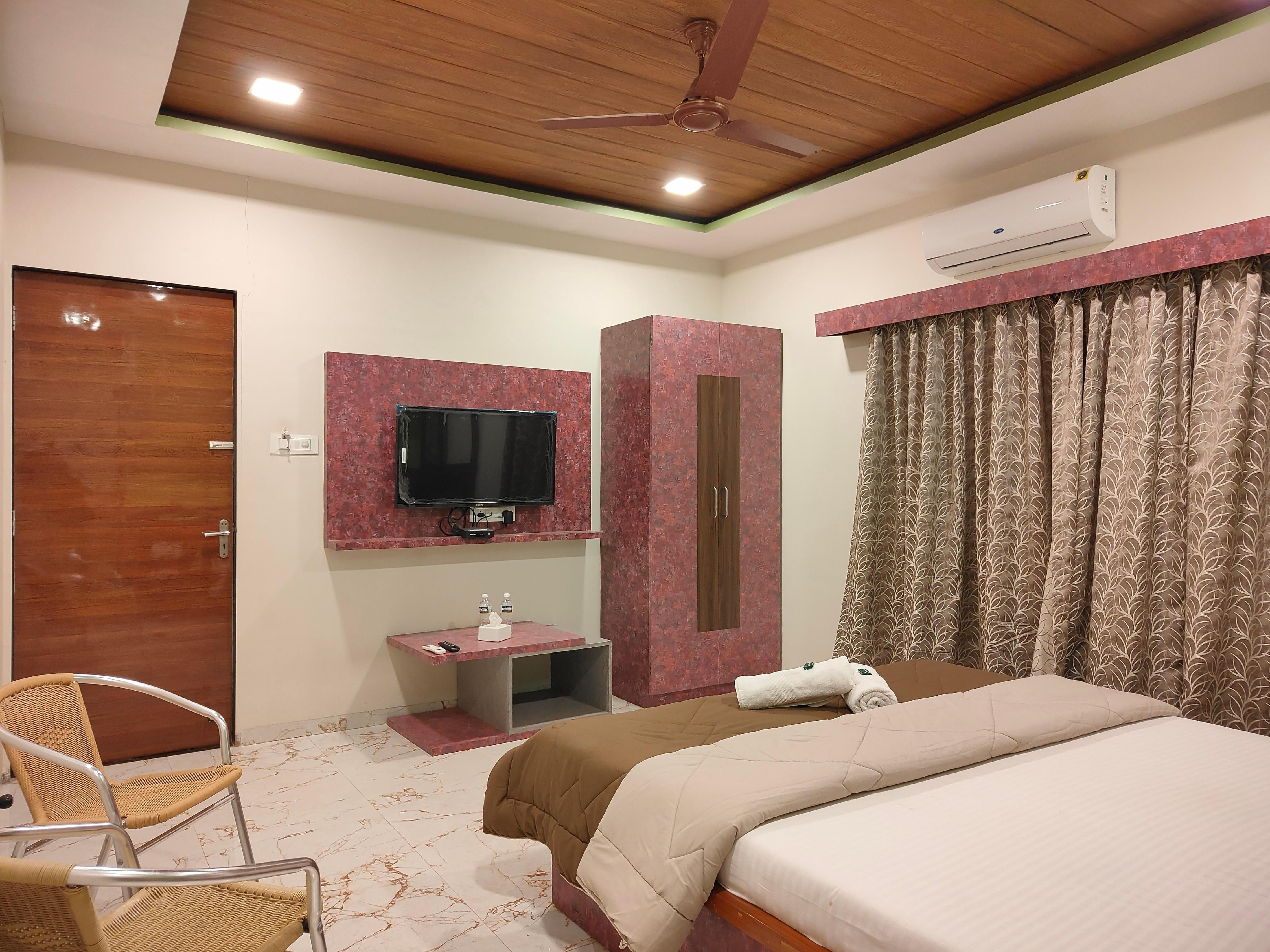 Woodland farm villa by Strawberry Garden