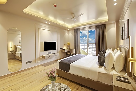 Saltstayz Premier - Near Golf Course Road & Sector 57
