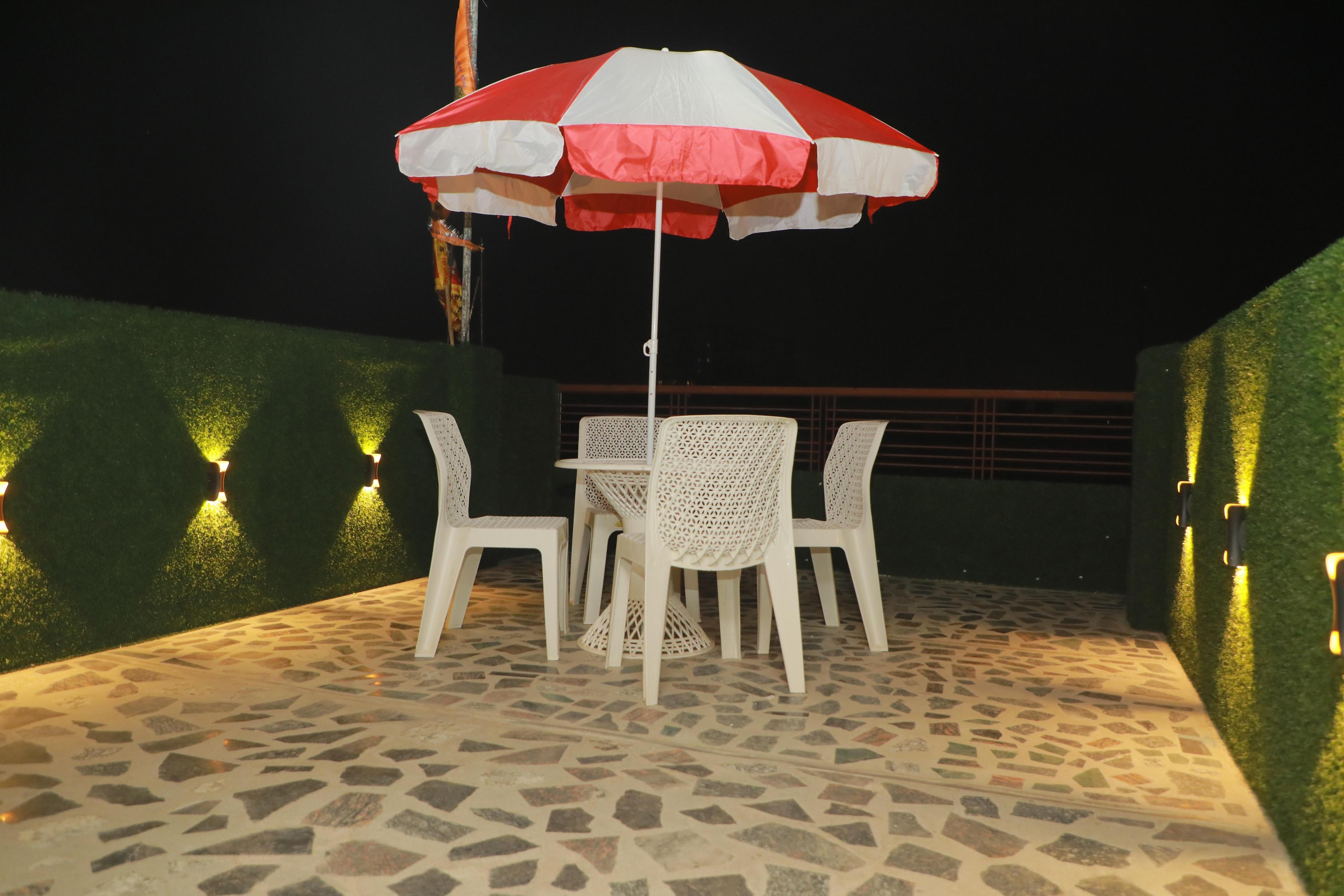 De Classico Hotel Varanasi - Tap to explore photos