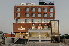 Hotel Maroon, Godhra