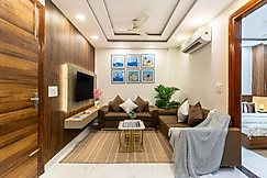 Premium 3bhk near Airport, Manipal Hospital, Venkatesh Hospital and Yashobhoomi Convention Centre, Delhi