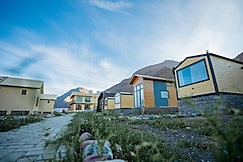 YELLOW HOTELS & COTTAGES