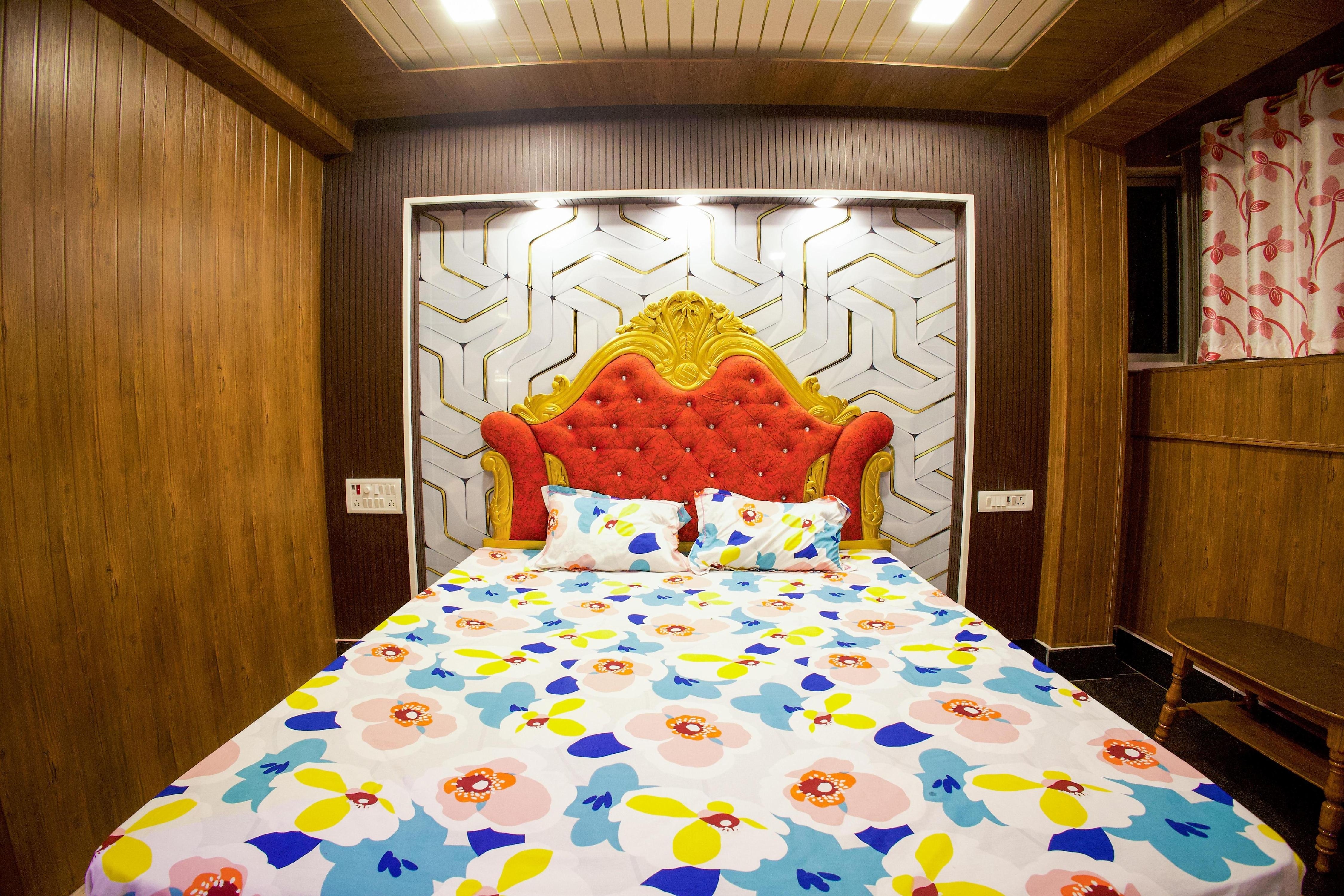 Hotel Maharaja Palace - Tap to explore photos