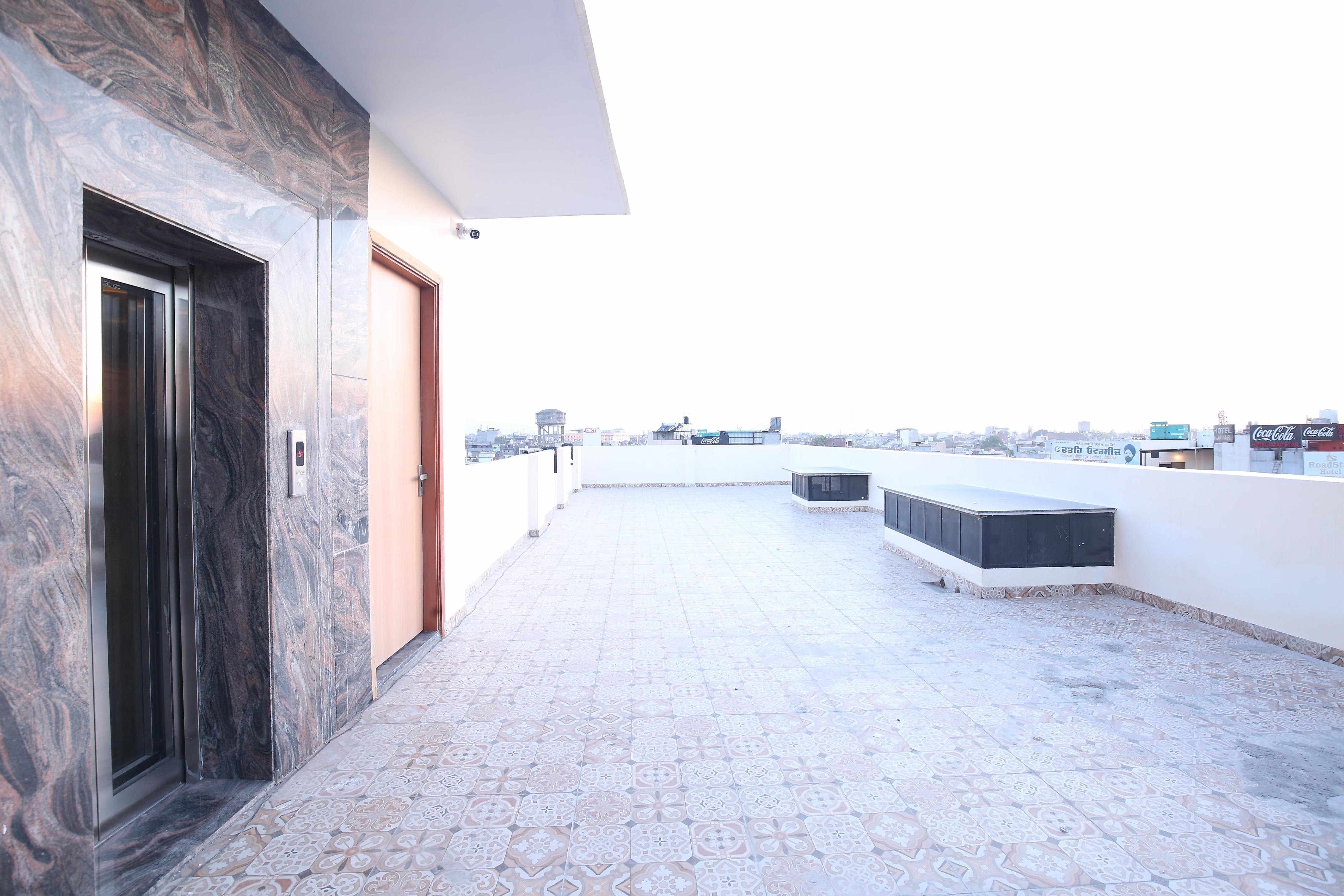 Hotel Nayyar Regency Near Golden Temple - Tap to explore photos