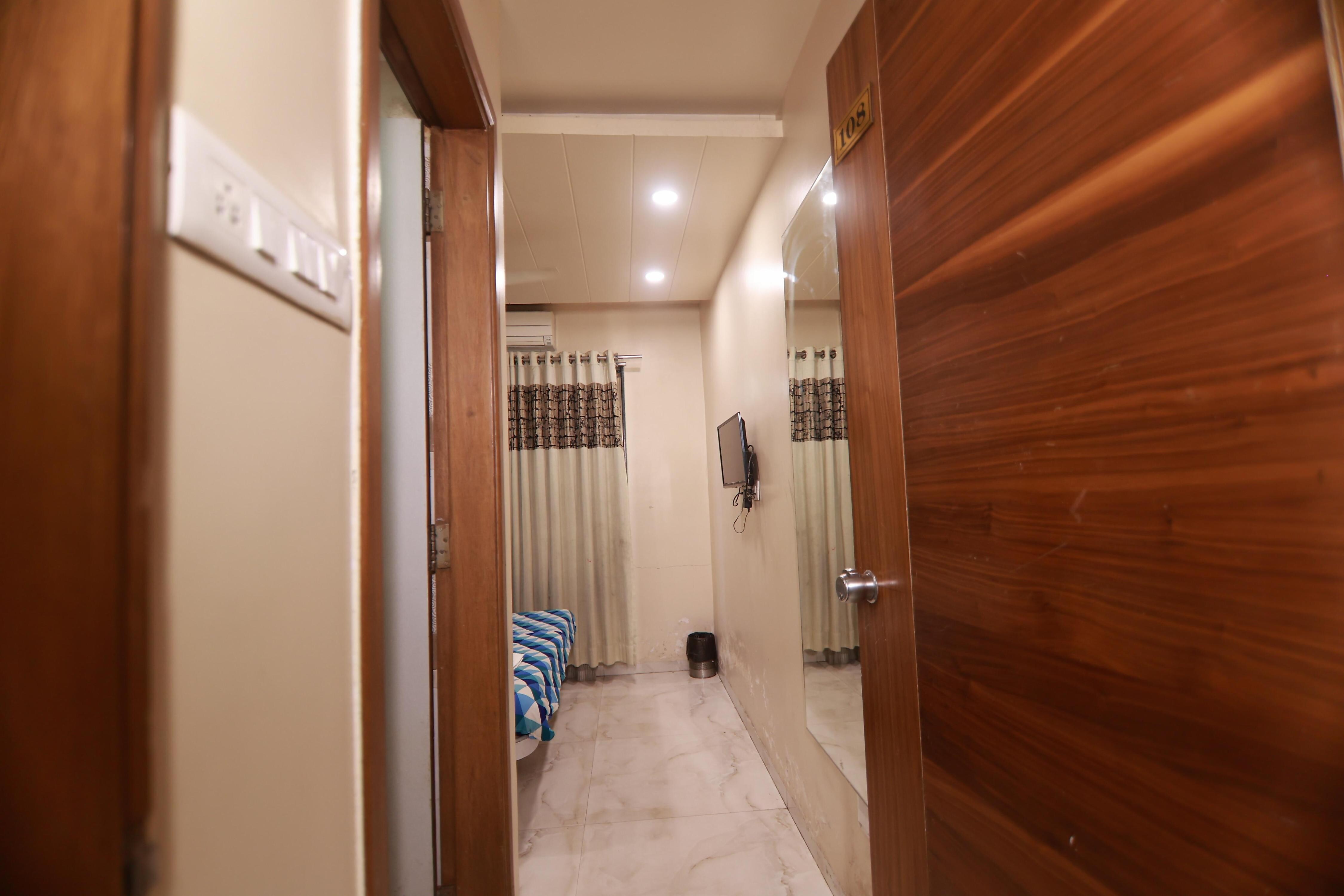HOTEL REFRESH SERVICE APARTMENT - Tap to explore photos