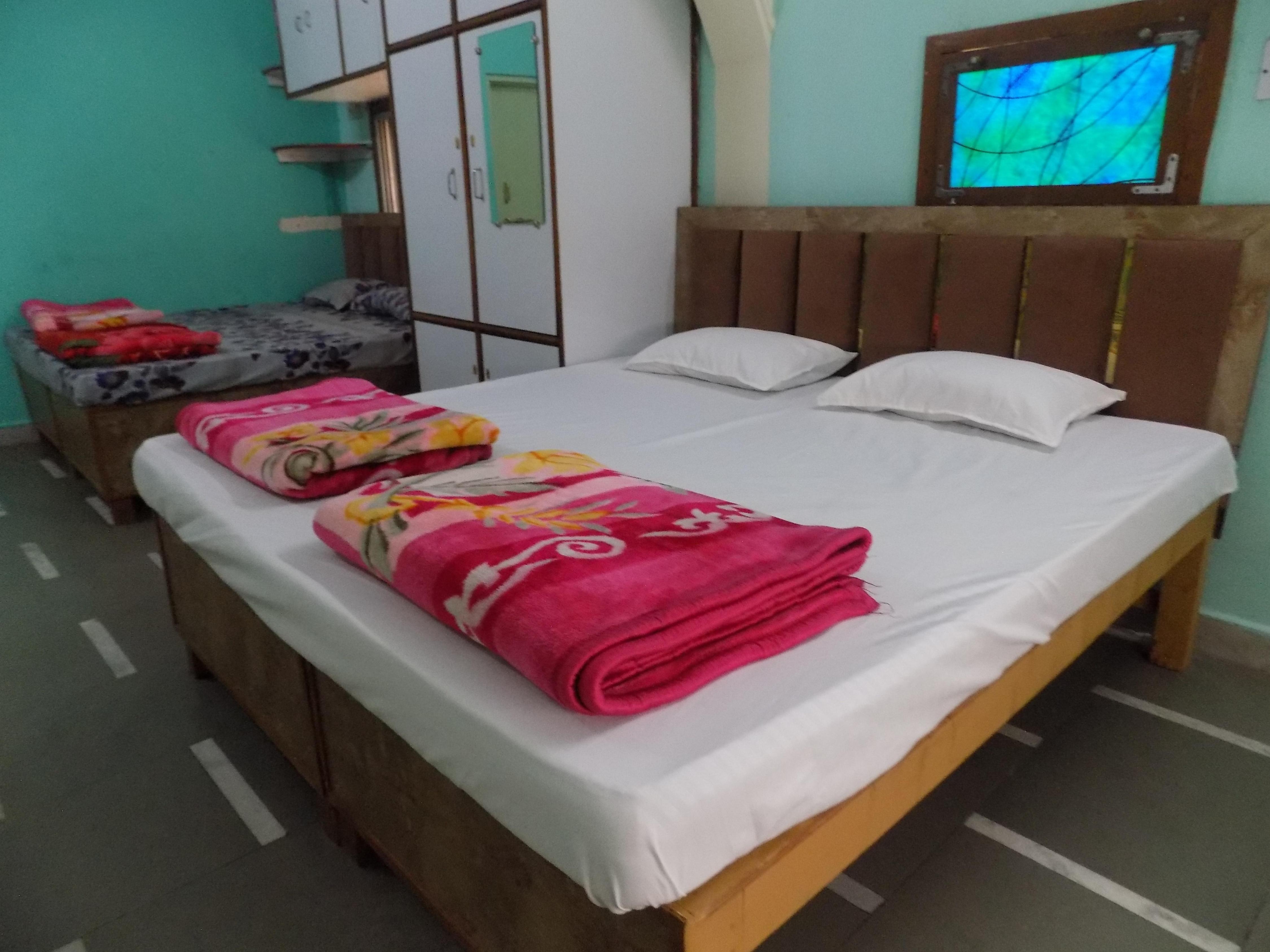 Shree shiv tara guest house - Tap to explore photos
