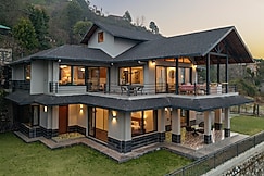 V are Family Summerfield Manor | 5BHK Villa with Pool Tablle, Bonfire & BBQ, Bhimtal