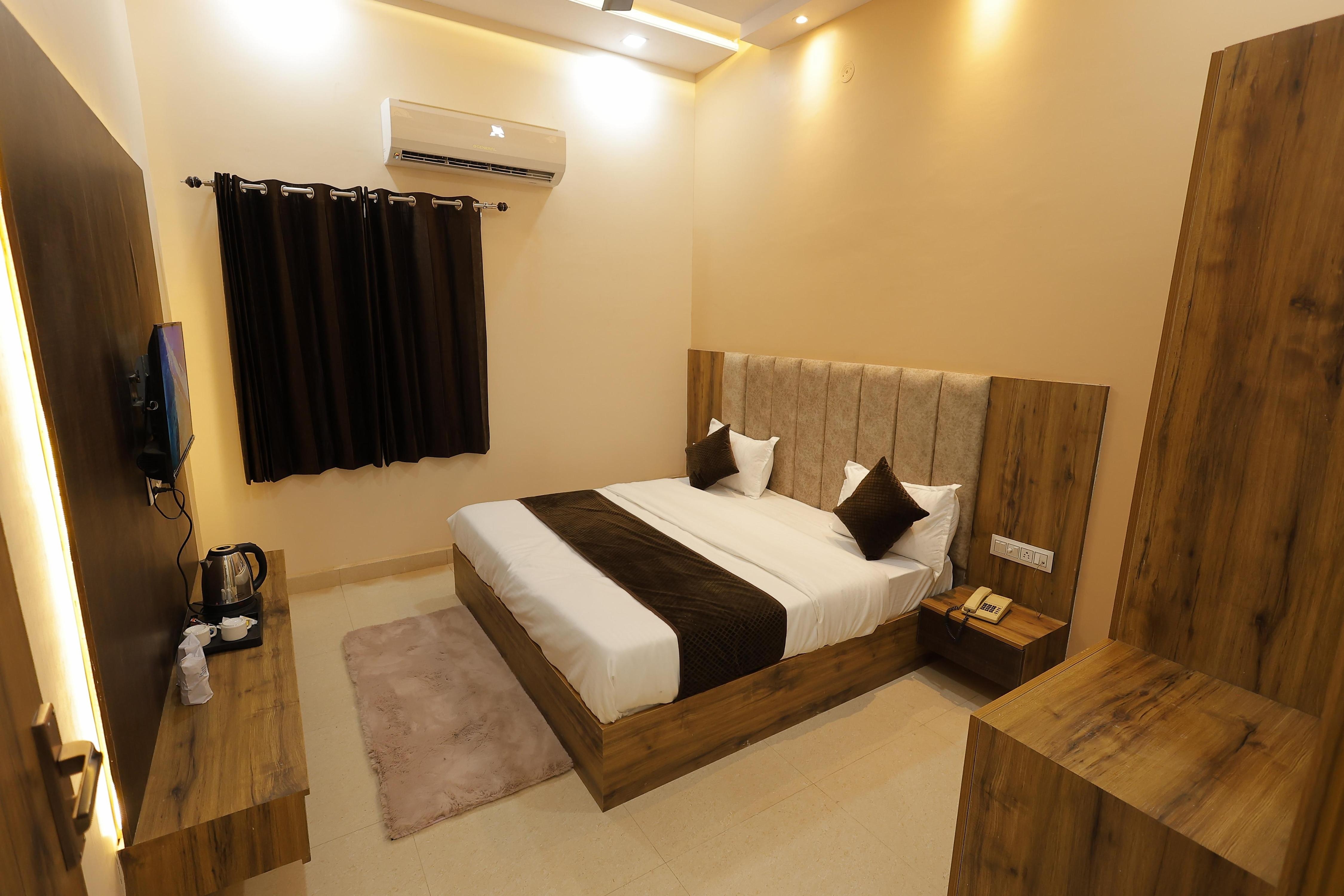 Hotel radhavan - Tap to explore photos