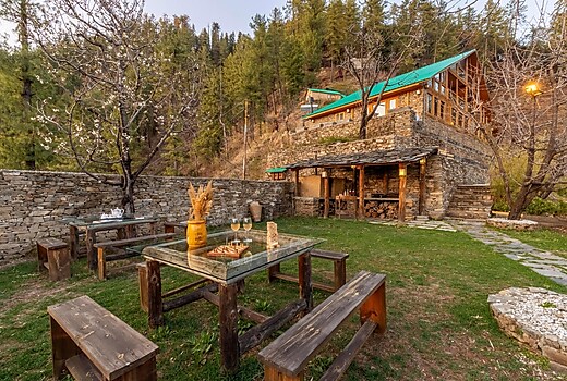 ELIVAAS 4 BHK with Garden & Sauna | Skylounge