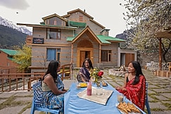 Bamboo Cottage with beautiful view of river and mountain, Manali