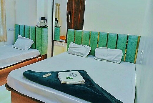 Hotel Aagman Palace | Near Mahakal Temple.