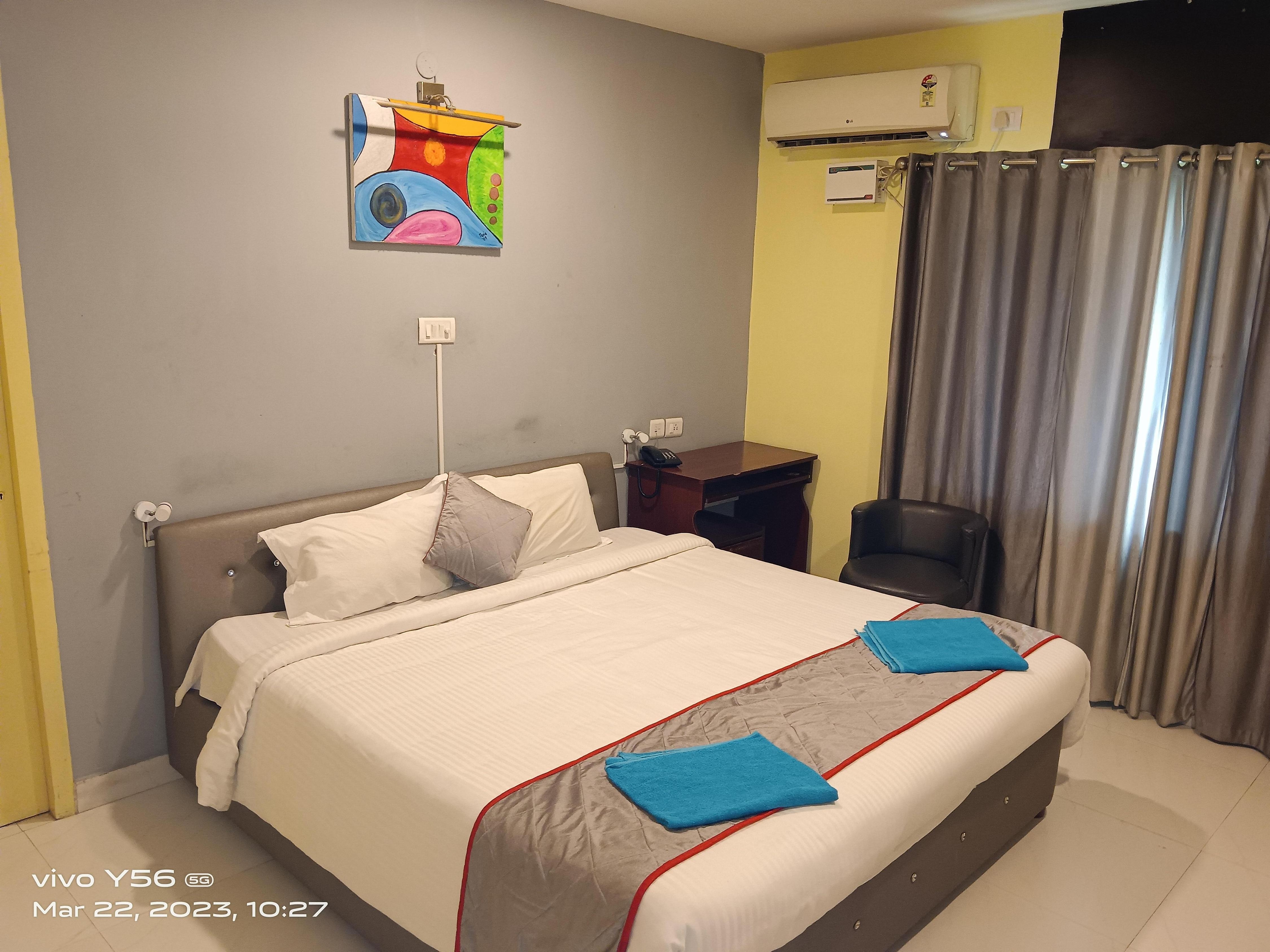 SIAH -SIGN INN APART HOTEL - Tap to explore photos