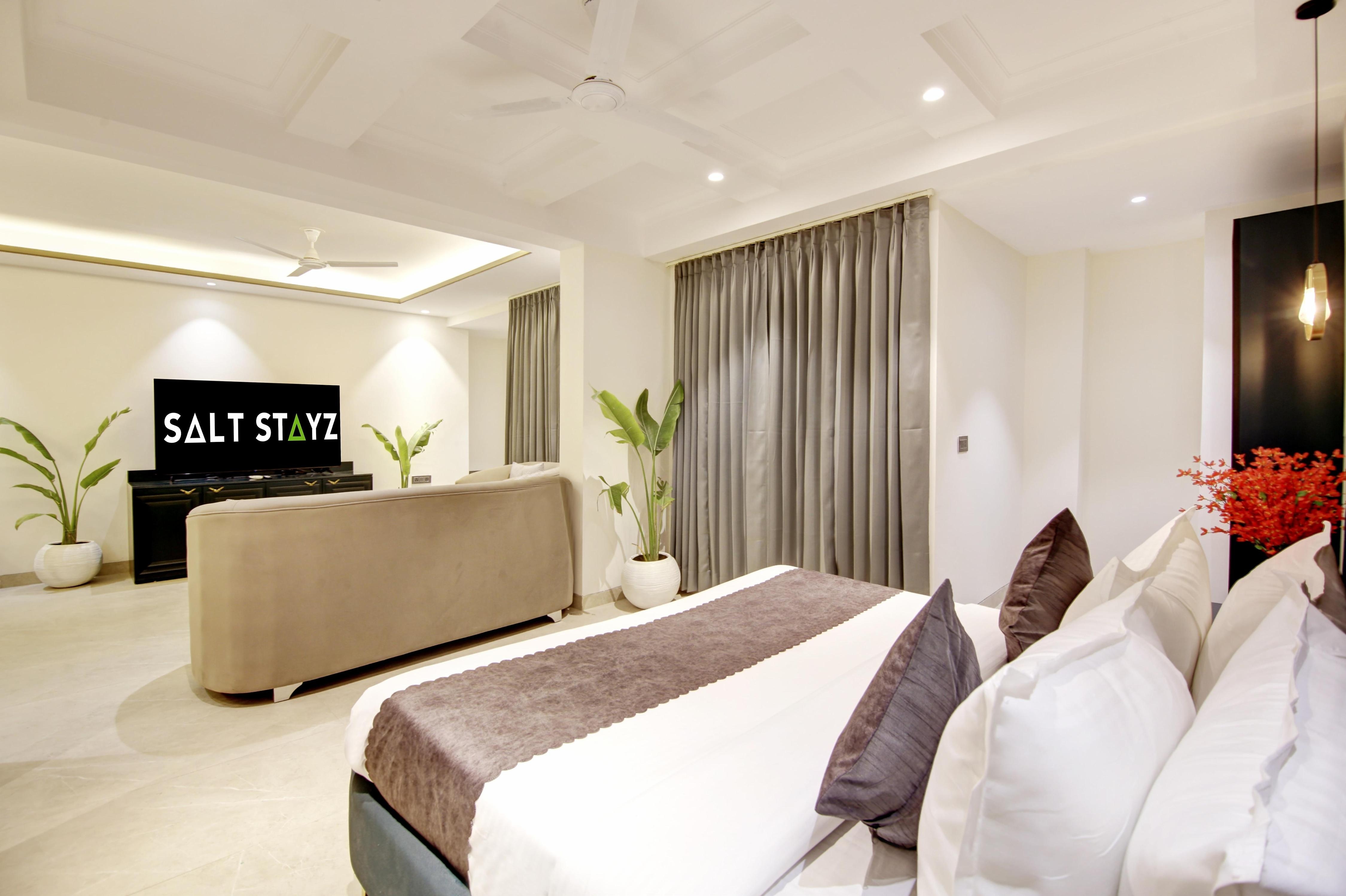 Saltstayz Premier - Galleria Market Road & Sector 27 - Tap to explore photos