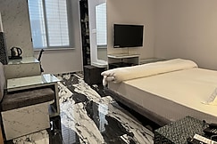 Hotel Sajanshree, Indore