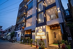 Sunrise Meadows, Varanasi