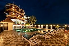 ATREYAAYURVEDA & YOGA BEACH RETREAT, Kovalam and Poovar