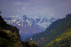 Tirthanhilltopstay, Banjar