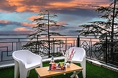 THE SUNSET ABODE SHIMLA 4BR WITH VALLEY VIEWS, Shimla