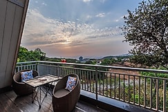 SaffronStays Hillside Harrier (Couple's Retreat), Lonavala