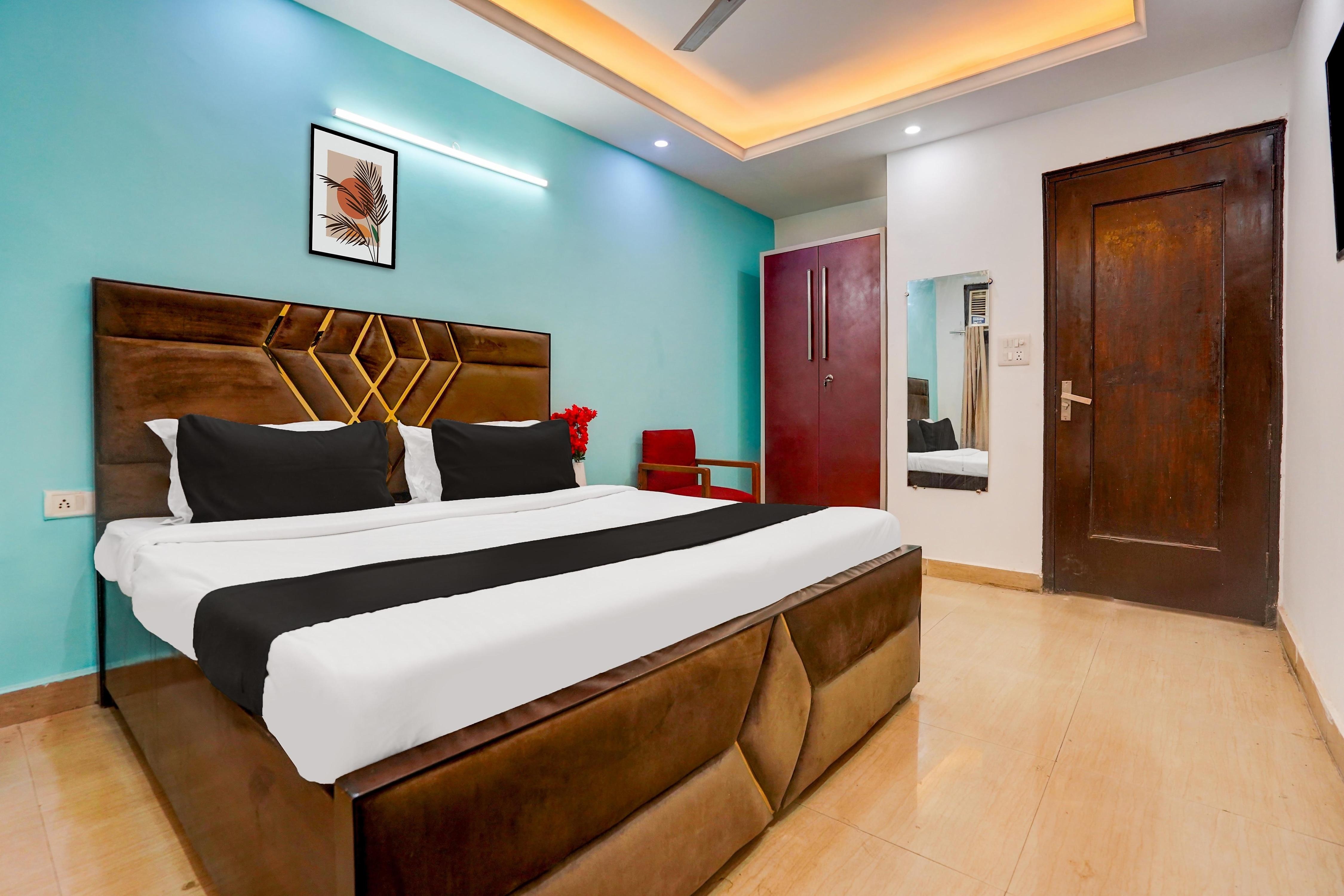 Hotel O Silver Key KD plaza Near Saket Metro station - Tap to explore photos