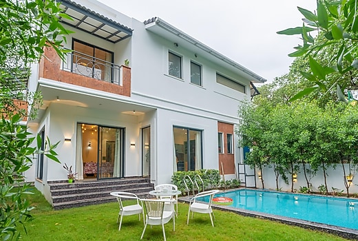 ELIVAAS 4 BHK with Pvt Pool & Jacuzzi bathtub | Laguna Aura
