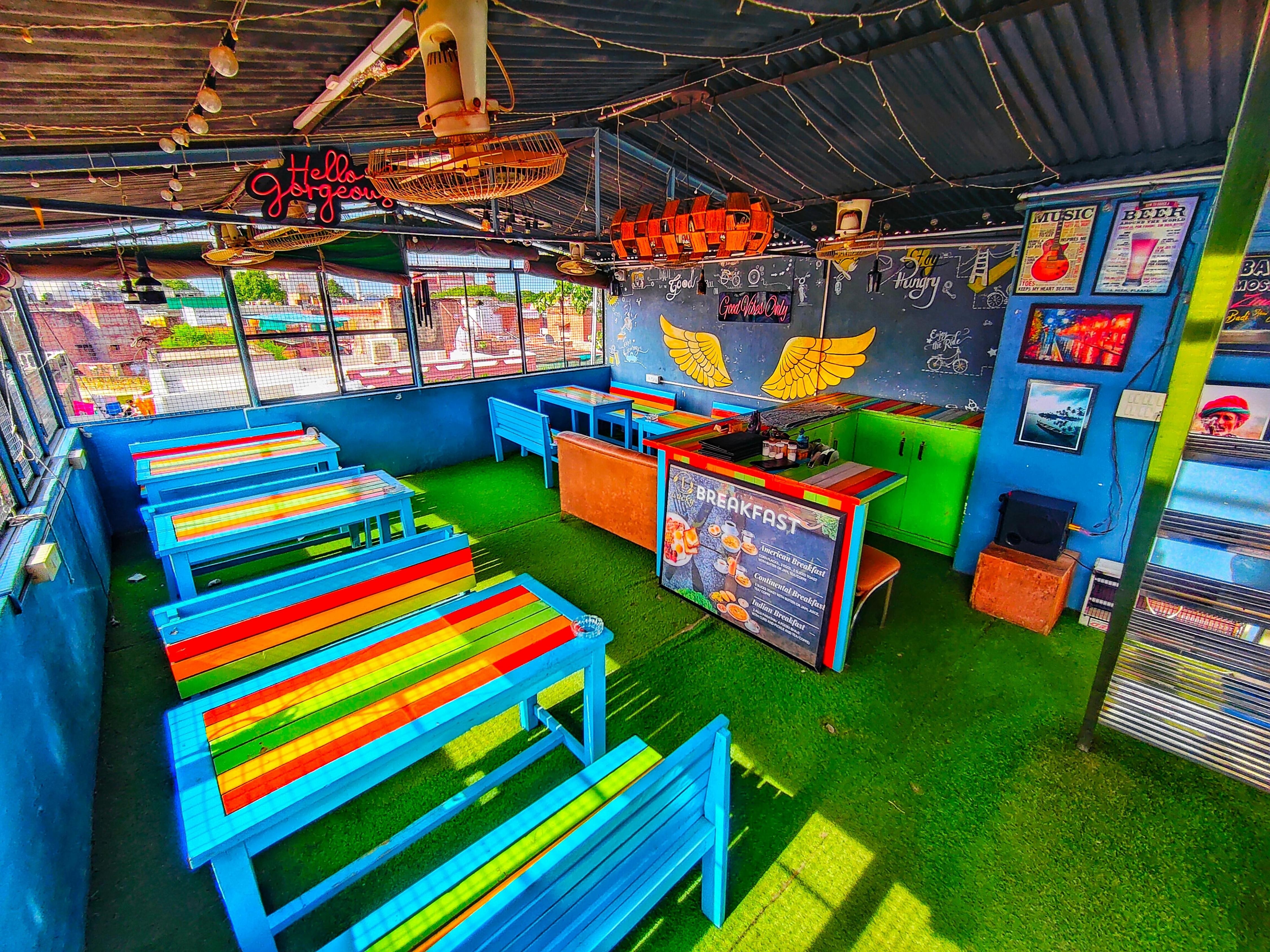 LUCKY ROOF TOP CAFE