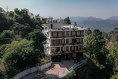 The White Rain Hotel, Lansdowne