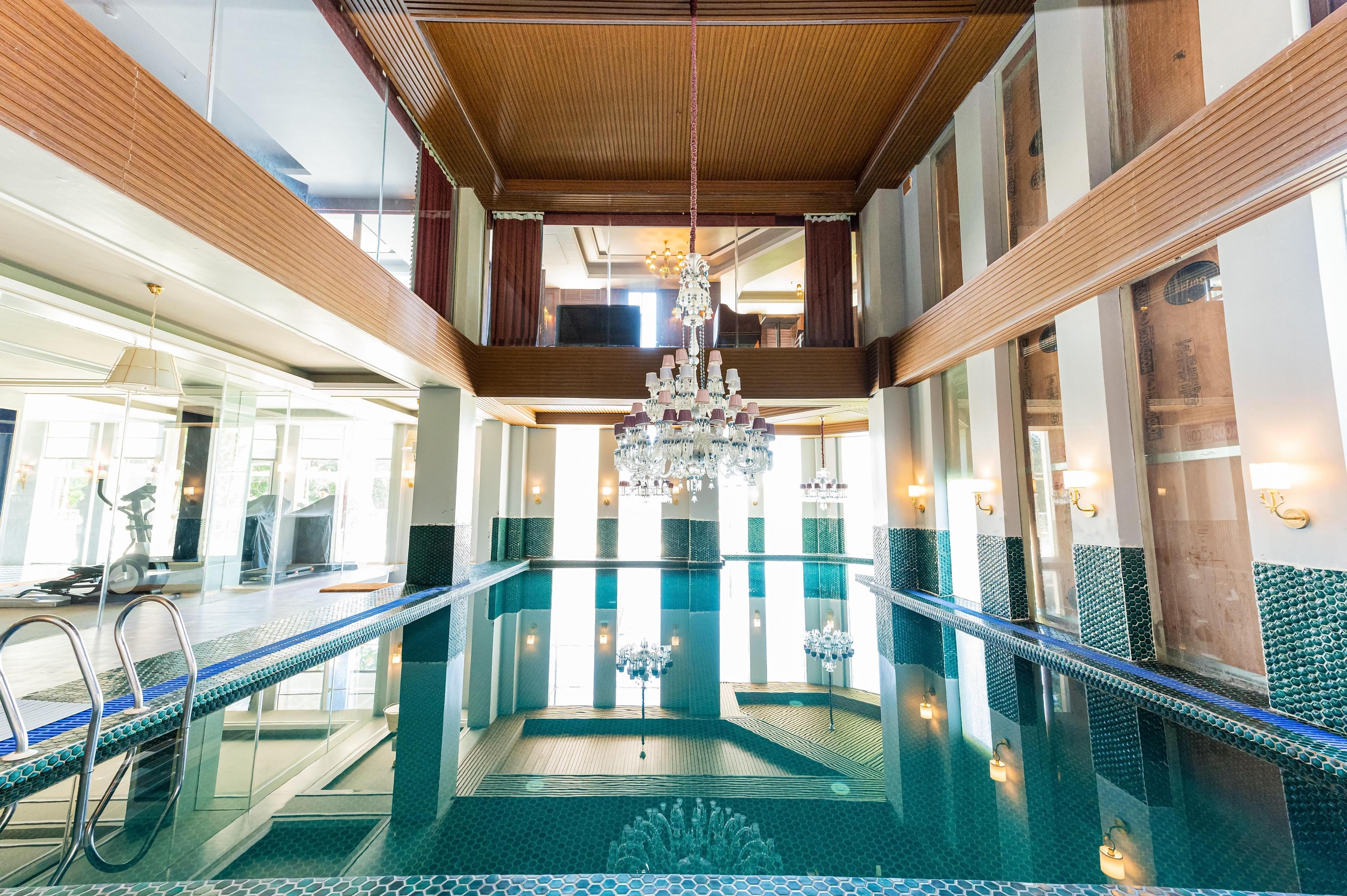The Manor Sports and Wellness Hotel - Tap to explore photos