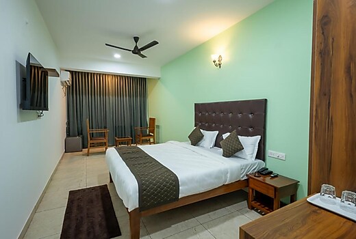 SAVEE'S LAKESIDE GOA